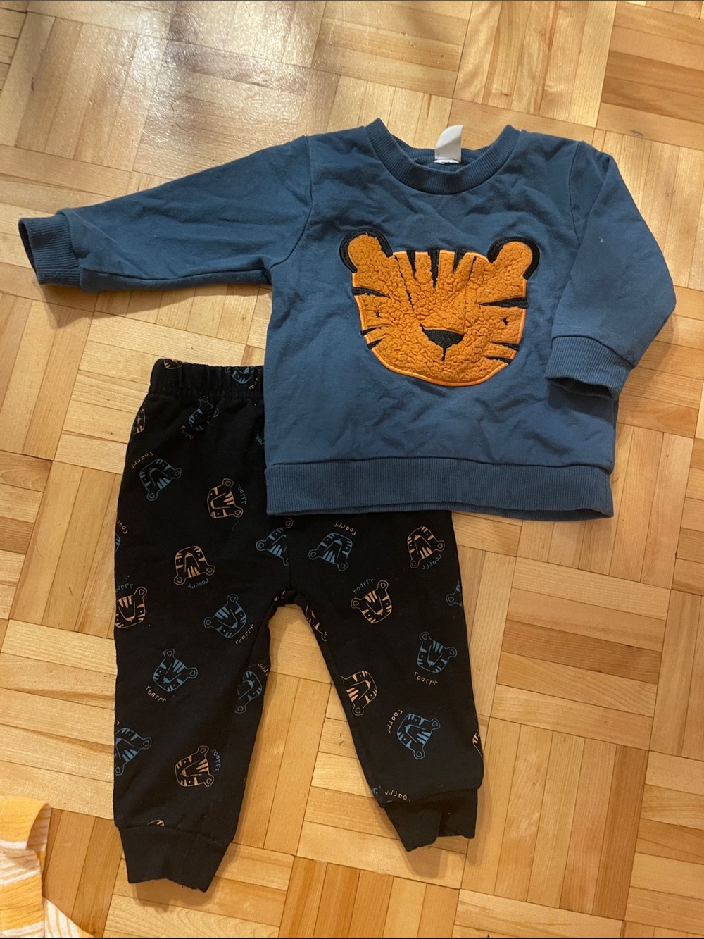 Blue Tiger Appliqué Sweatshirt & Black Tiger-Print Joggers - Kids Matching Set
